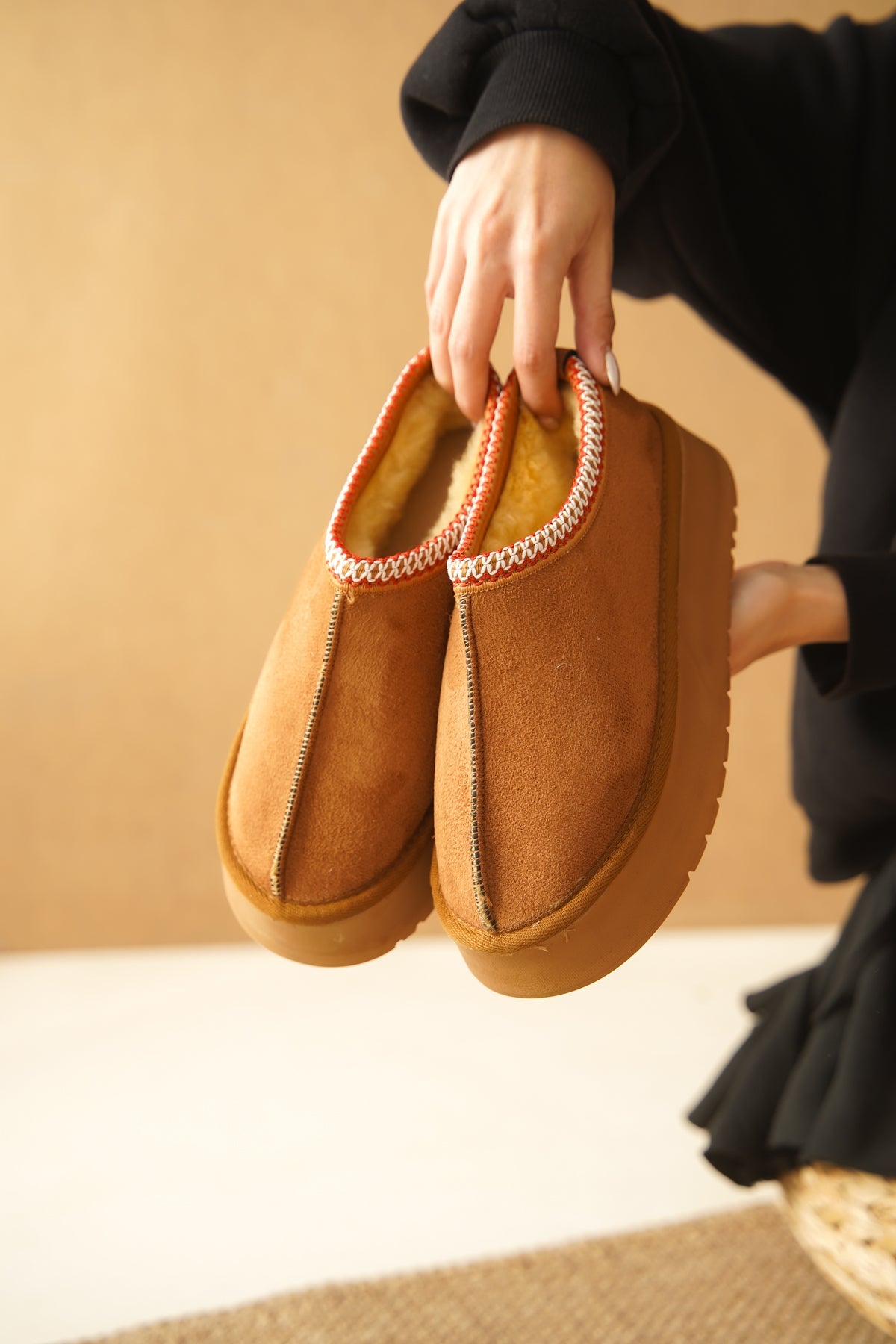 Carroll Papuci închiși pentru femei cu talpă groasă, vârf rotund și blană